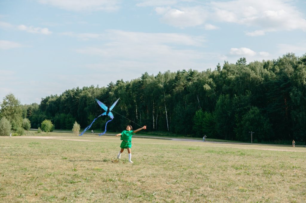  "Can a 3-year-old play outside alone" is a very common question. 